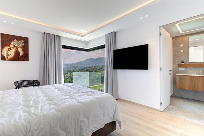 Image No.16-5 Bed House for sale