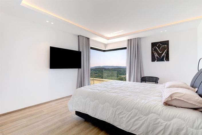 Image No.17-5 Bed House for sale