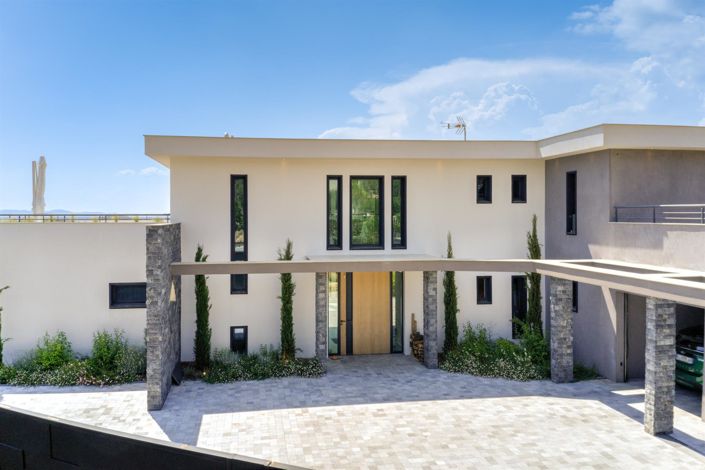 Image No.20-5 Bed House for sale