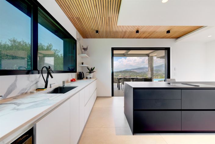 Image No.8-5 Bed House for sale