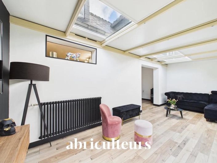 Image No.6-5 Bed House for sale