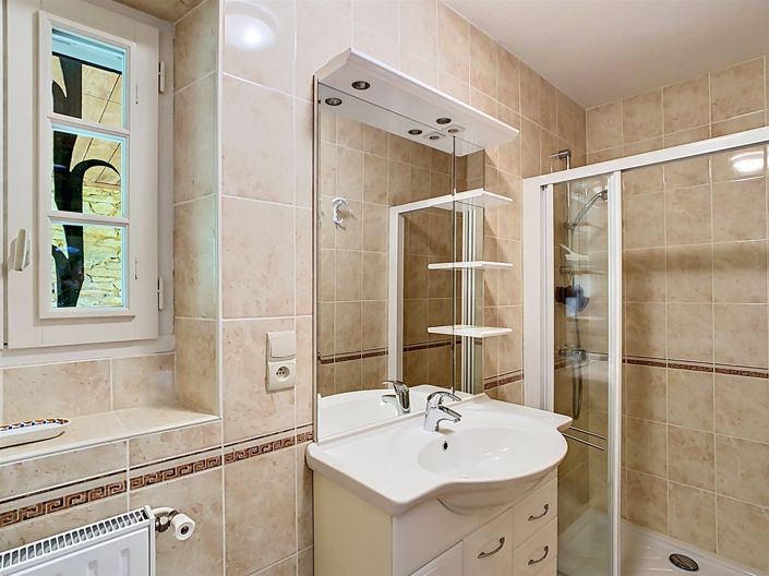 Image No.18-5 Bed House for sale