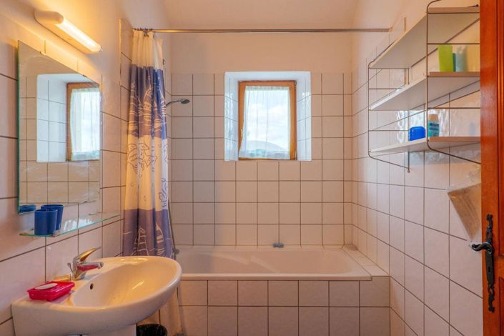 Image No.24-8 Bed House for sale