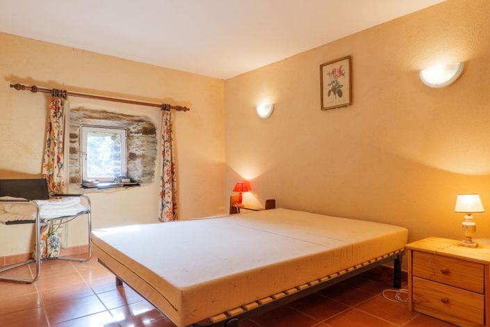 Image No.28-8 Bed House for sale