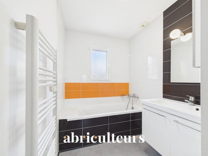 Image No.9-3 Bed House for sale