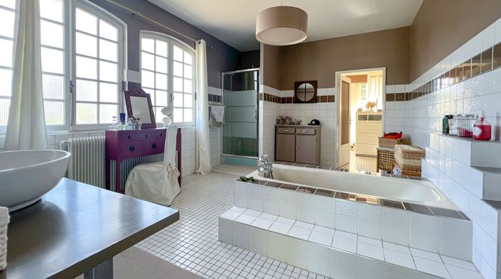 Image No.13-5 Bed Property for sale