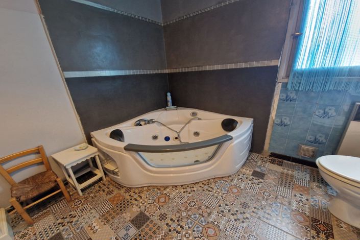 Image No.10-4 Bed House for sale
