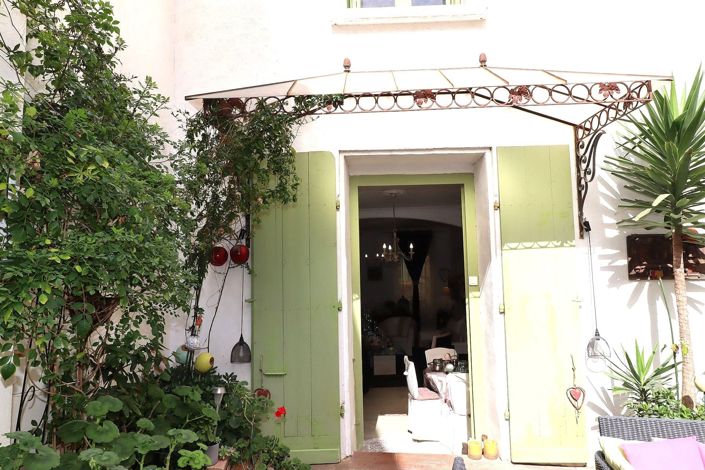 Image No.10-7 Bed House for sale