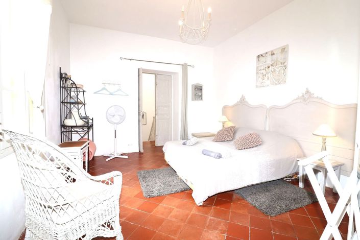 Image No.9-7 Bed House for sale