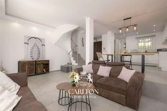 Image No.14-3 Bed House for sale
