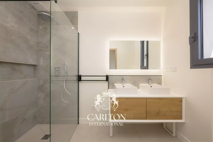 Image No.25-5 Bed House for sale