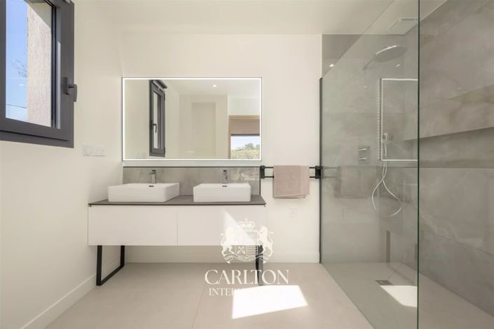 Image No.28-5 Bed House for sale