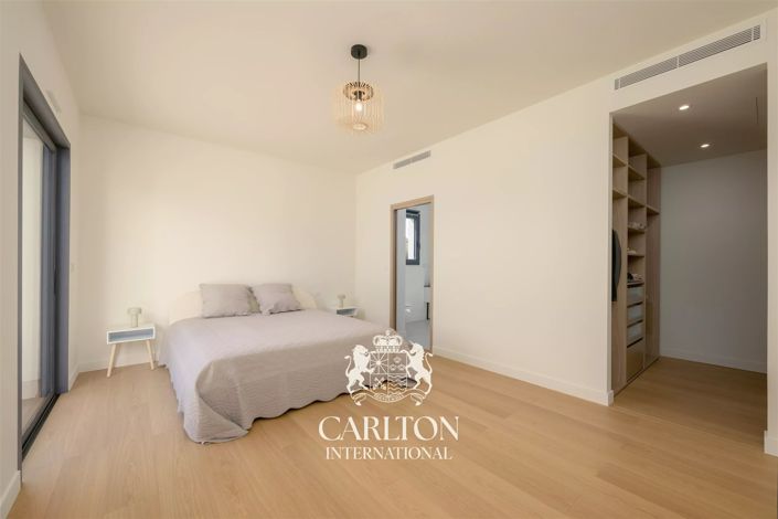 Image No.29-5 Bed House for sale