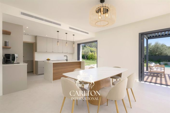 Image No.5-5 Bed House for sale