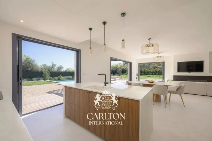 Image No.6-5 Bed House for sale