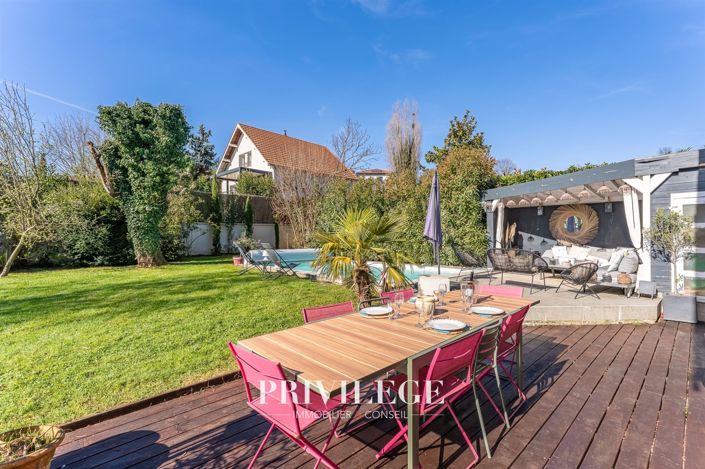 Image No.3-8 Bed House for sale