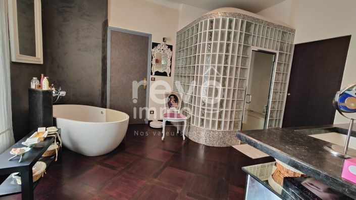 Image No.12-5 Bed House for sale