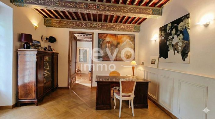 Image No.6-5 Bed House for sale