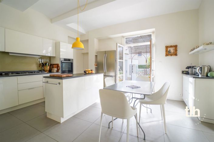 Image No.14-5 Bed Property for sale
