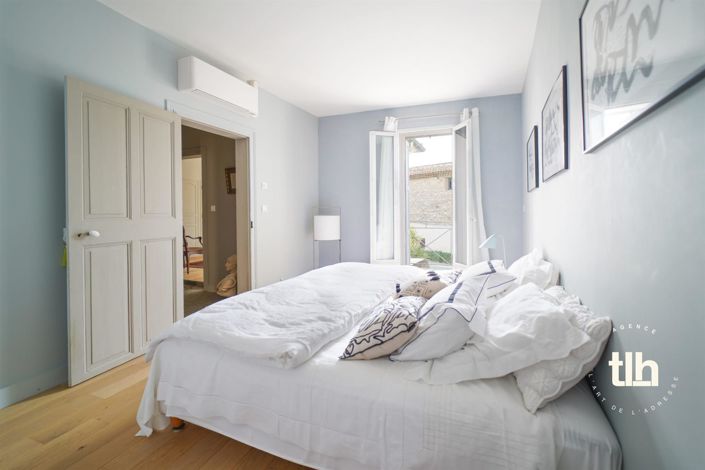 Image No.24-5 Bed Property for sale