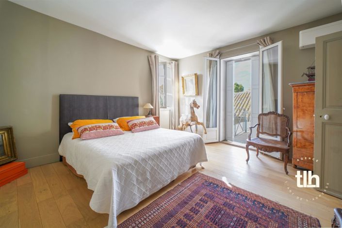 Image No.27-5 Bed Property for sale