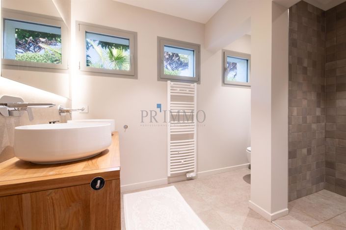 Image No.14-4 Bed House for sale
