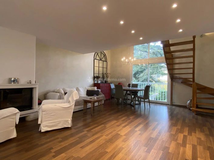 Image No.8-4 Bed House for sale