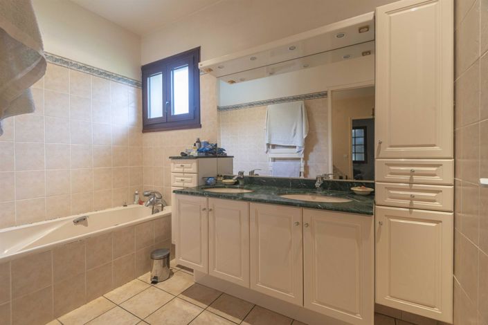Image No.8-3 Bed House for sale