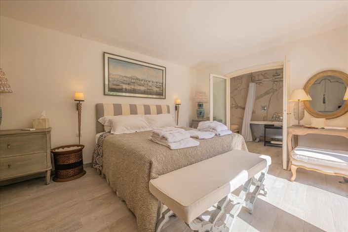 Image No.17-7 Bed House for sale