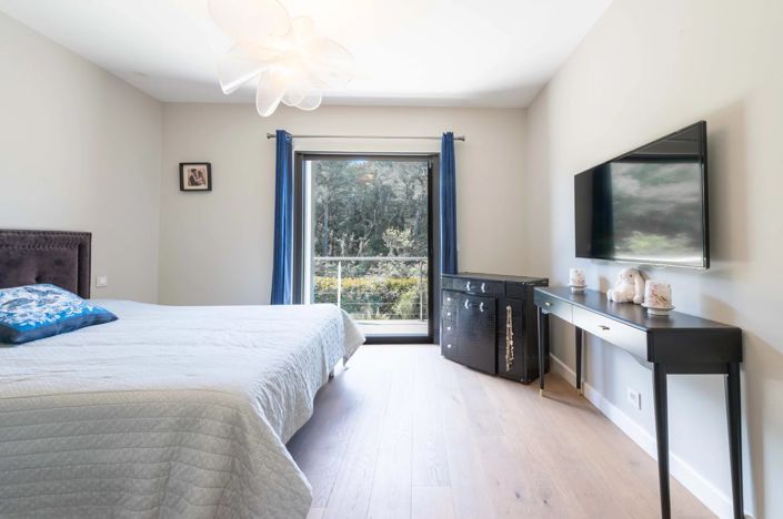 Image No.10-3 Bed House for sale