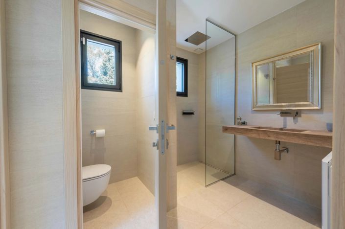 Image No.11-3 Bed House for sale