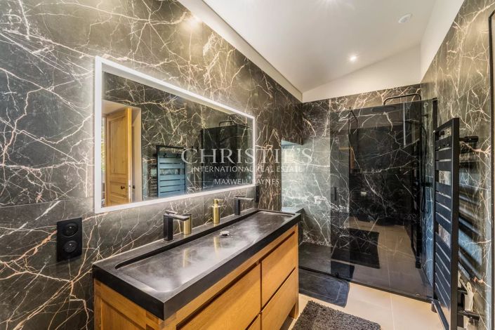 Image No.14-6 Bed House for sale