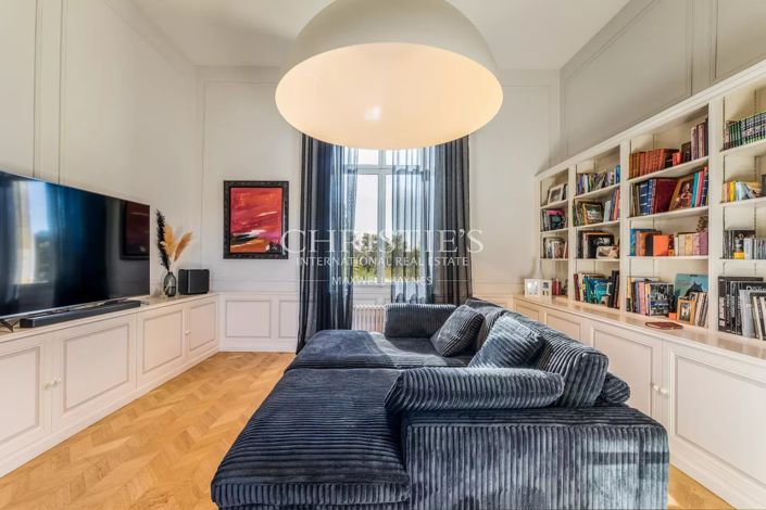 Image No.9-6 Bed House for sale