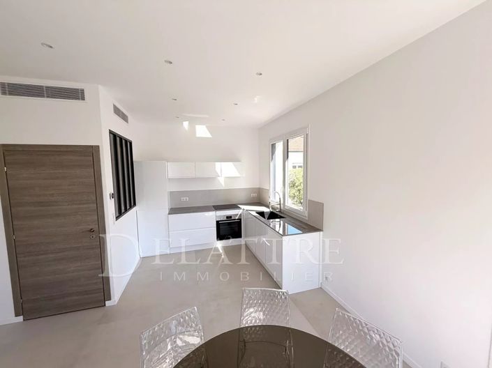 Image No.6-4 Bed House for sale