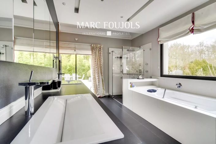 Image No.11-3 Bed House for sale