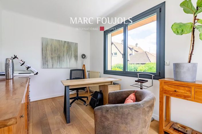 Image No.10-7 Bed House for sale