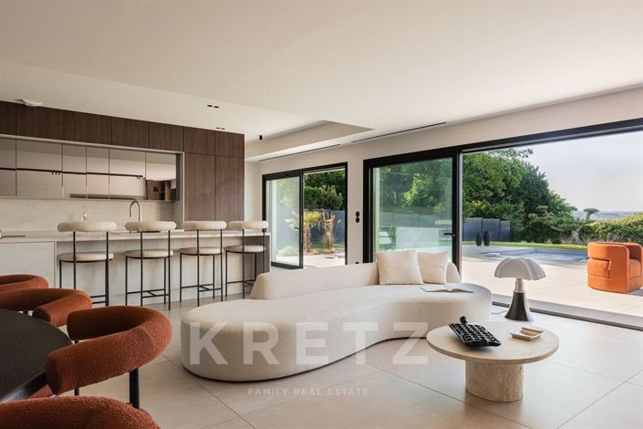Image No.10-5 Bed House for sale