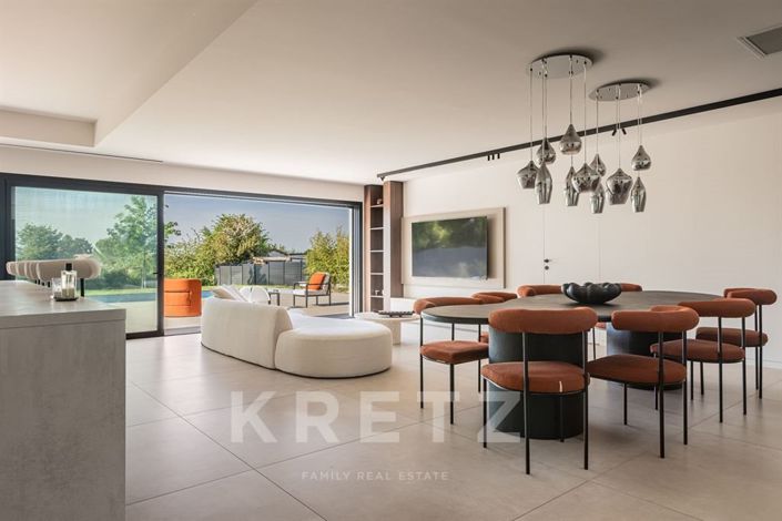 Image No.13-5 Bed House for sale