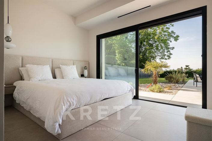 Image No.18-5 Bed House for sale