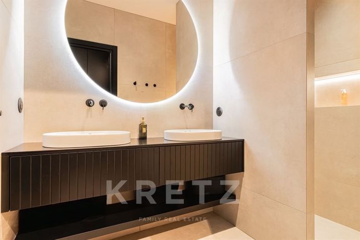 Image No.19-5 Bed House for sale