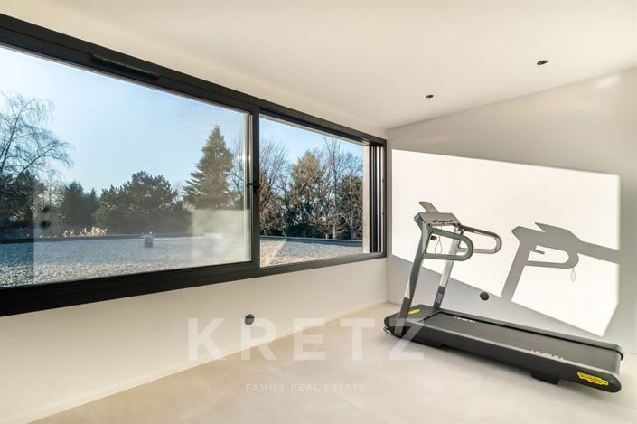 Image No.22-5 Bed House for sale