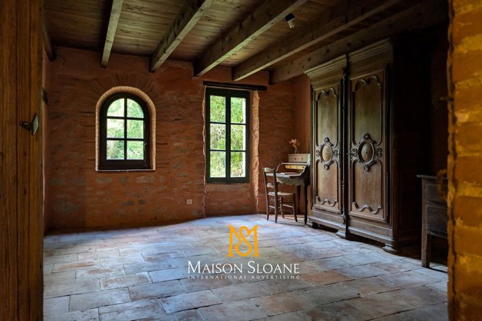Image No.16-5 Bed House for sale