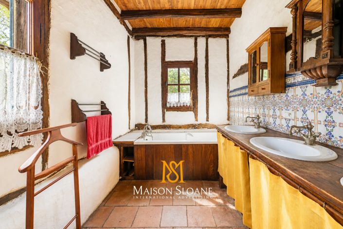 Image No.17-5 Bed House for sale