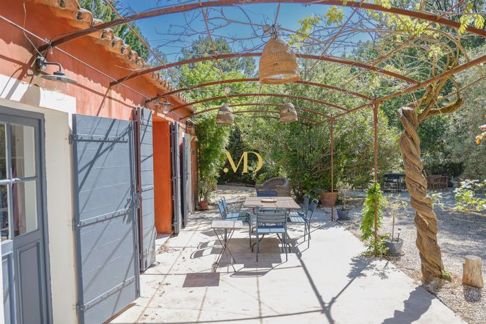 Image No.8-5 Bed House for sale
