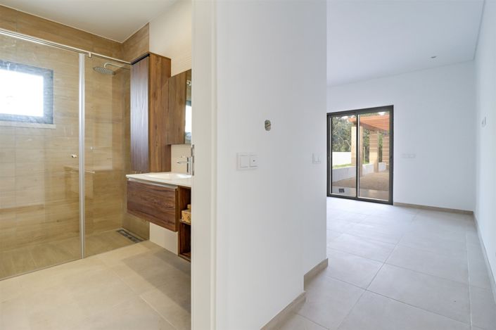 Image No.13-4 Bed House for sale