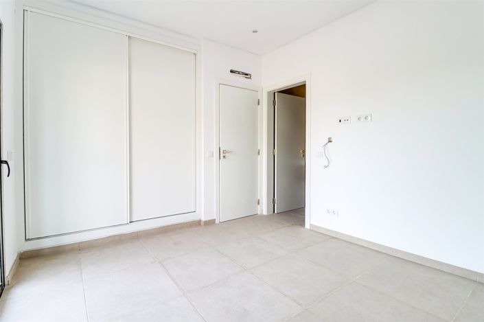 Image No.16-4 Bed House for sale