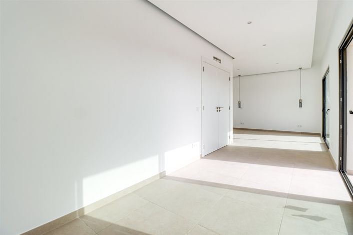 Image No.19-4 Bed House for sale