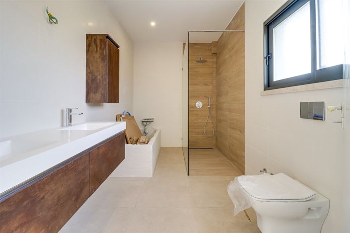 Image No.24-4 Bed House for sale