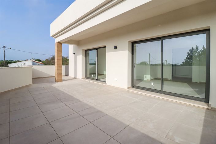 Image No.25-4 Bed House for sale