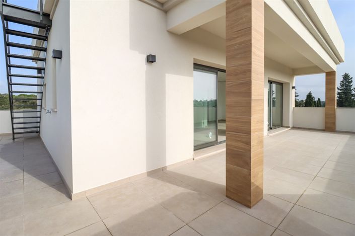 Image No.26-4 Bed House for sale
